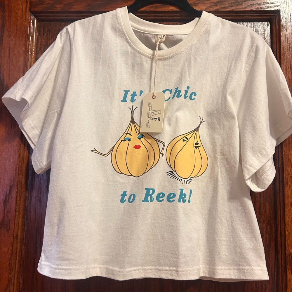It’s Chic to Reek Fashion Brand Company cropped T